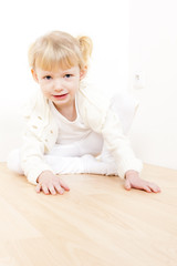 Naklejka premium sitting little girl wearing white clothes