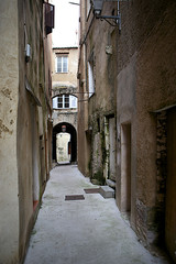Fototapeta na wymiar Stare miasto Bonifacio na Korsyce wyspa ulica
