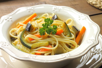 Spaghetti with vegetables