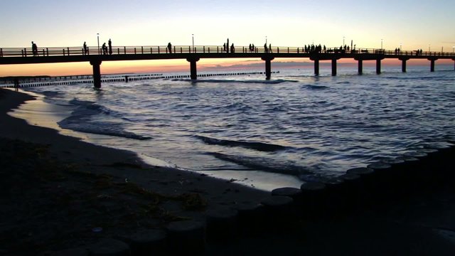 Seebr&uuml;cke Ostsee im Abendlicht