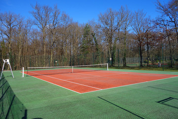 Terrain de tennis en plein air