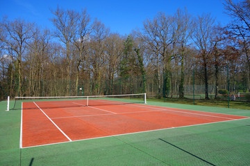 Terrain de tennis en plein air