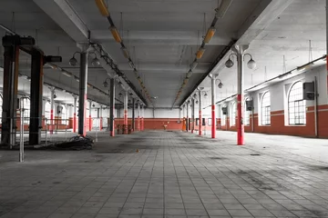 Store enrouleur tamisant Bâtiment industriel an old empty industrial warehouse interior