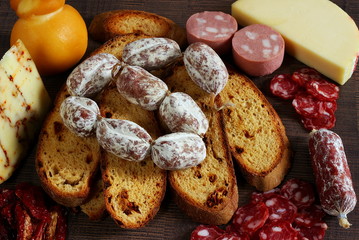 Salumi e formaggi