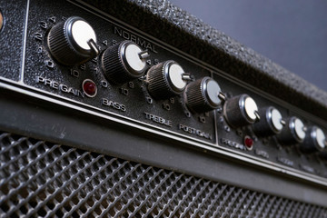 knobs on a guitar amp
