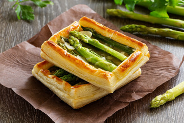 Tart of asparagus and cheese.