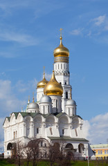 Fototapeta na wymiar Kreml dzwonnica Iwana Velikogo za wiosną