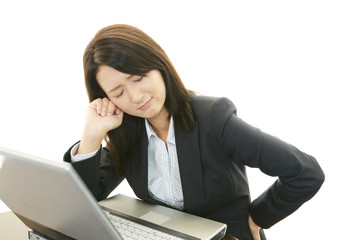 頭痛に悩むＯＬ