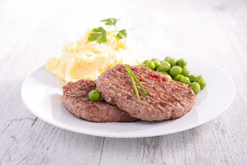 beefsteak, mashed potatoes and pea