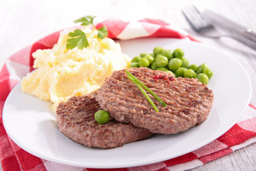 beefsteak, mashed potatoes and pea