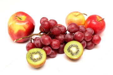 Фрукты на белом фоне