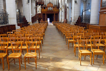 Interior of the Catholic temple.