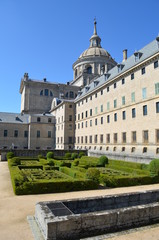 Fototapeta na wymiar Gartenansicht Fassade El Escorial