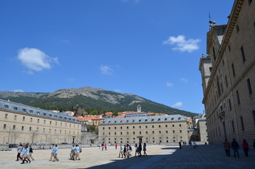 Obraz premium Vorplatz und Stadtblick El Escorial