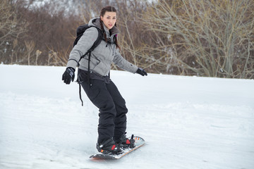 Concerned face of a beginner snowboarder