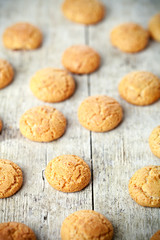 meringue almond cookies