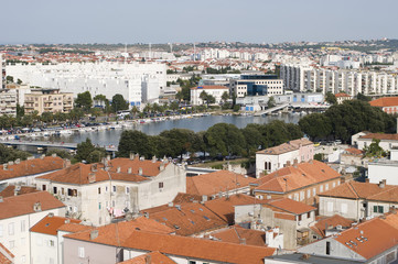 Fototapeta na wymiar widok na miasto z Zadaru