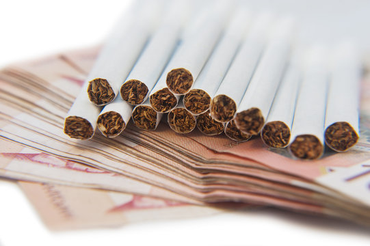 Thousand dinars bills and cigarette