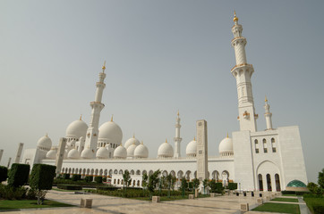 Fototapeta na wymiar Sheikh Zayed Wielki Meczet w Abu Dhabi, Zjednoczone Emiraty Arabskie