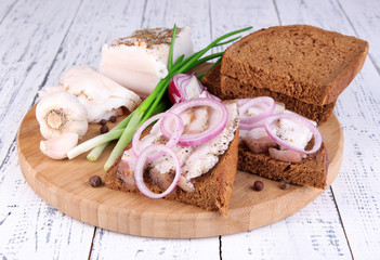 Slices of bread and lard with onion