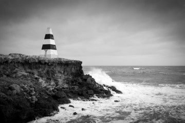 Obraz premium Burzliwe morza czarno-białe