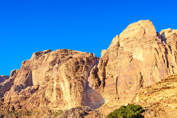Fototapeta na wymiar Scenicznego, skalista góra w Jordanii Wadi Rum, Jordania