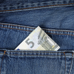 5 Euro Schein Geld in der Hosentasche