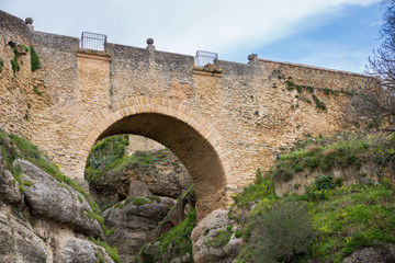 Fototapeta na wymiar Widok z Ronda Bridge i kanion
