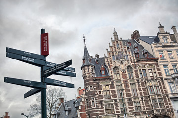 Fototapeta na wymiar Drogowskaz turystyczny w centrum Brukseli, Belgia