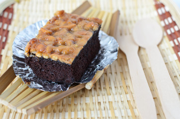 Walnut toffee cake