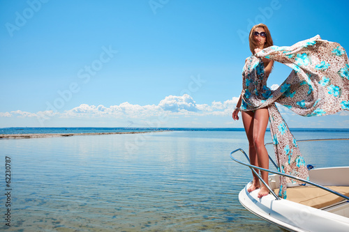 девушка яхта море платье скачать