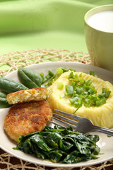 Eggsball with spinach and potatoes