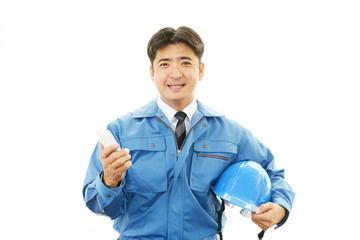 ガッツポーズの作業員