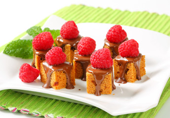 Mini gingerbread squares with melted chocolate