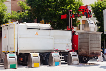 Recycling truck picking up garbage cans