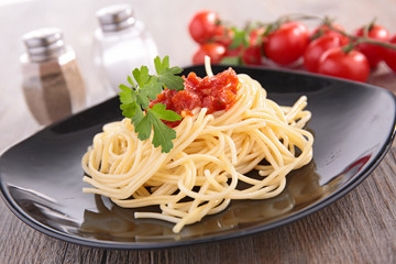 spaghetti and tomato sauce