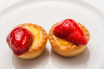 Pasticcini di fragola, dessert dolce, cucina italiana
