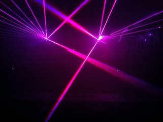 laser strahlen im club party