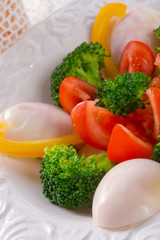 Marbled eggs with vegetables