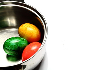 Ostereier im Kochtopf