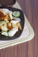 Rujak, Traditional fruit salad dish