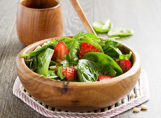 Light salad with spinach and strawberries.