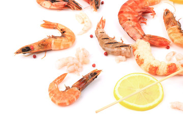 Fresh cooked shrimps composition with lemon.