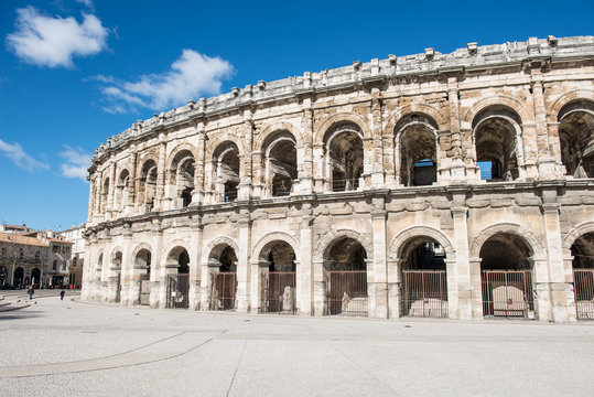 Ar&egrave;nes N&icirc;mes
