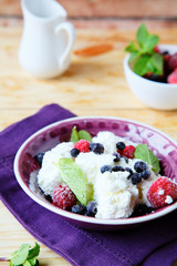 bowl of cottage cheese with berries