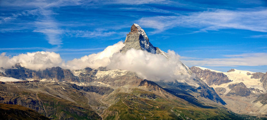 Le mont cervin (Matterhorn) dans les alpes suisses