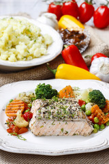 Salmon with herbs and vegetables
