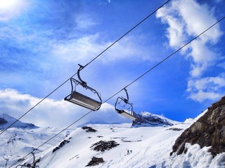 Skilift in den Bergen