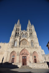 Fototapeta na wymiar Przód Gotycka katedra w Burgos