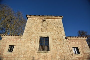 Fototapeta na wymiar Klasyczny budynek z kamienia tarczy herbowej, Burgos, Hiszpania